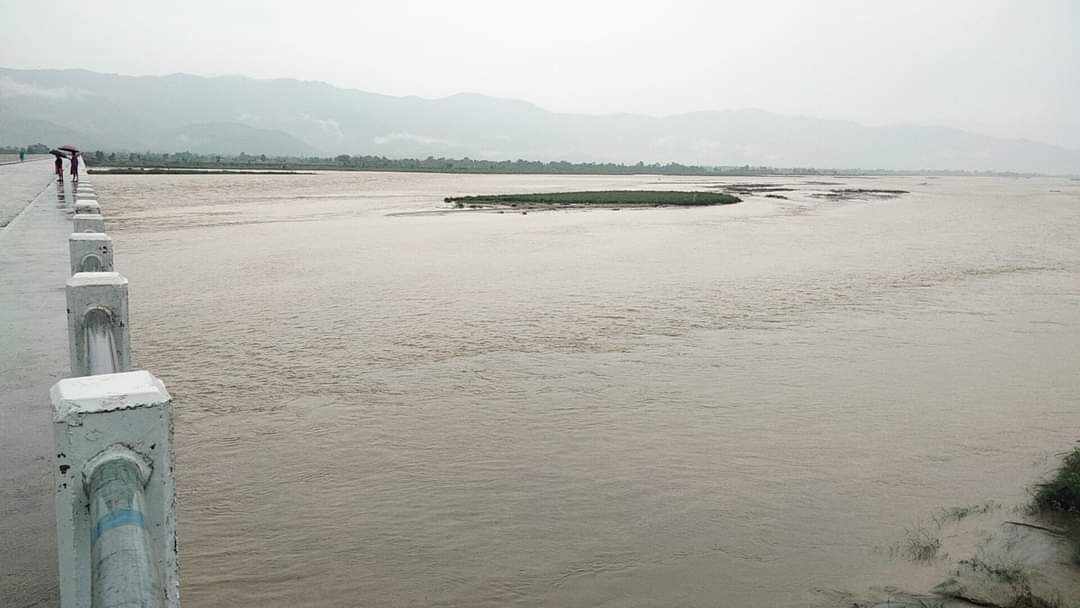 राप्ती नदीमा आएको बाढीका कारण १२ वटा घर डुबानमा उद्घार कार्य जारी