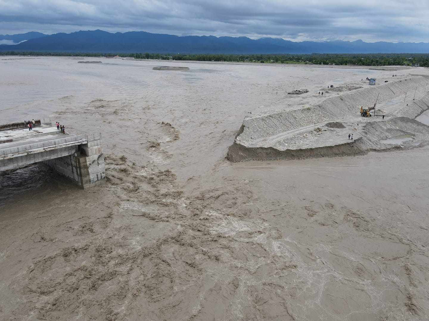 महाकाली नदीले सतर्कता तह पार गर्‍यो