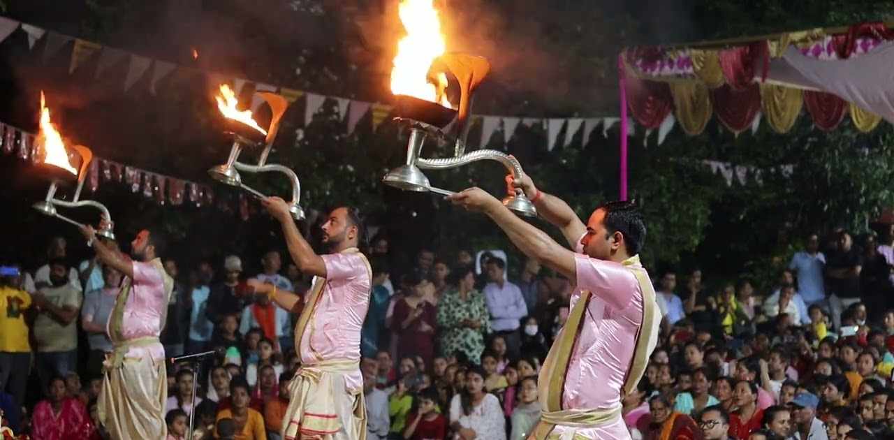 दाङको धारापानी पाण्डवेश्वर महादेव मन्दिरमा आरती उत्साह भक्तजनहरुको घुइँचो