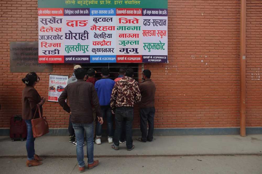 महानगर प्रहरीले काठमाडौं उपत्यका टिकट बुकिङ काउण्टर हटाउन सुरु