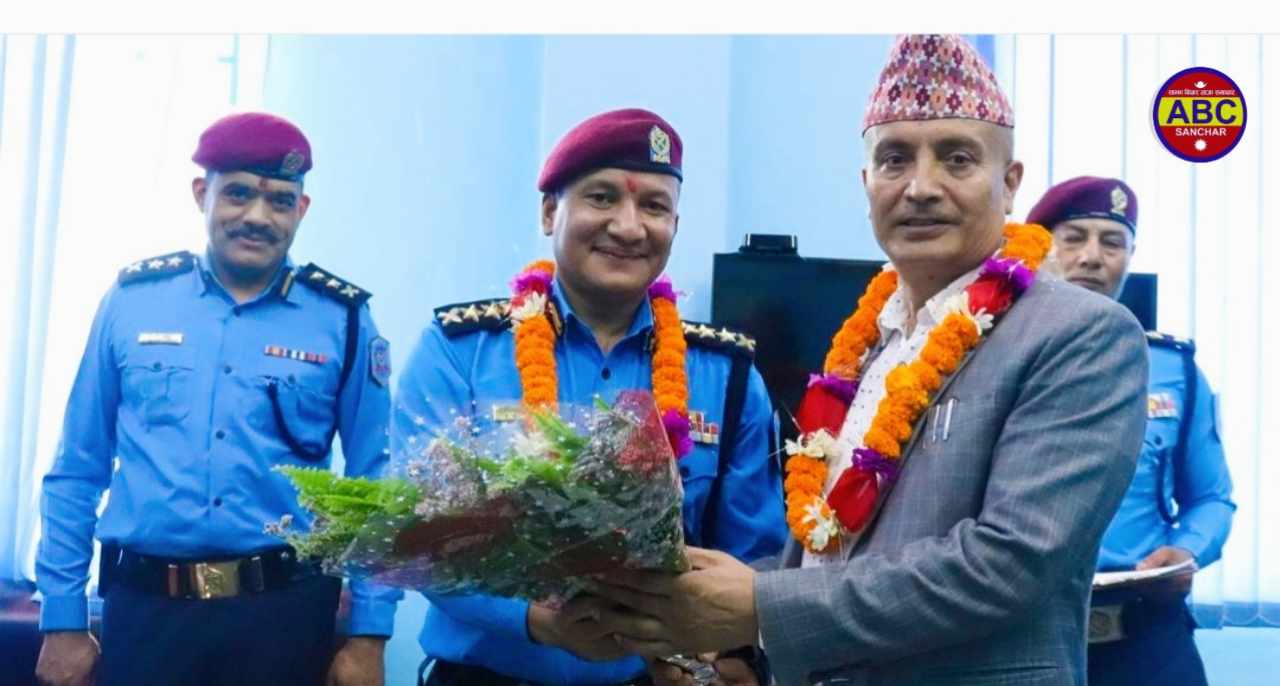 काठमाडाैं प्रहरीमा एसएसपी खत्रीको स्वागत एसएसपी कार्कीको विदाई