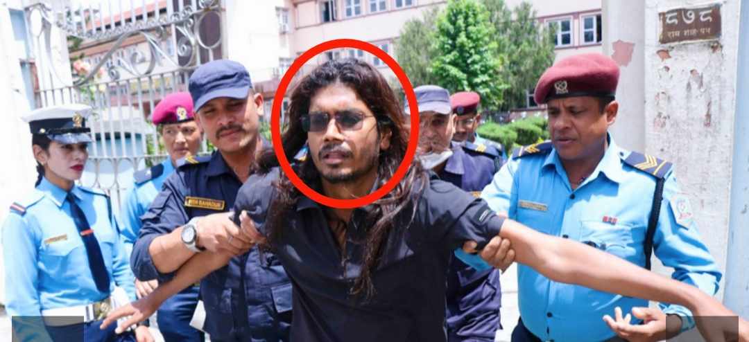सर्वोच्च अदालतको गेटमा अनसन बस्न गएका देव शर्मा पक्राउ