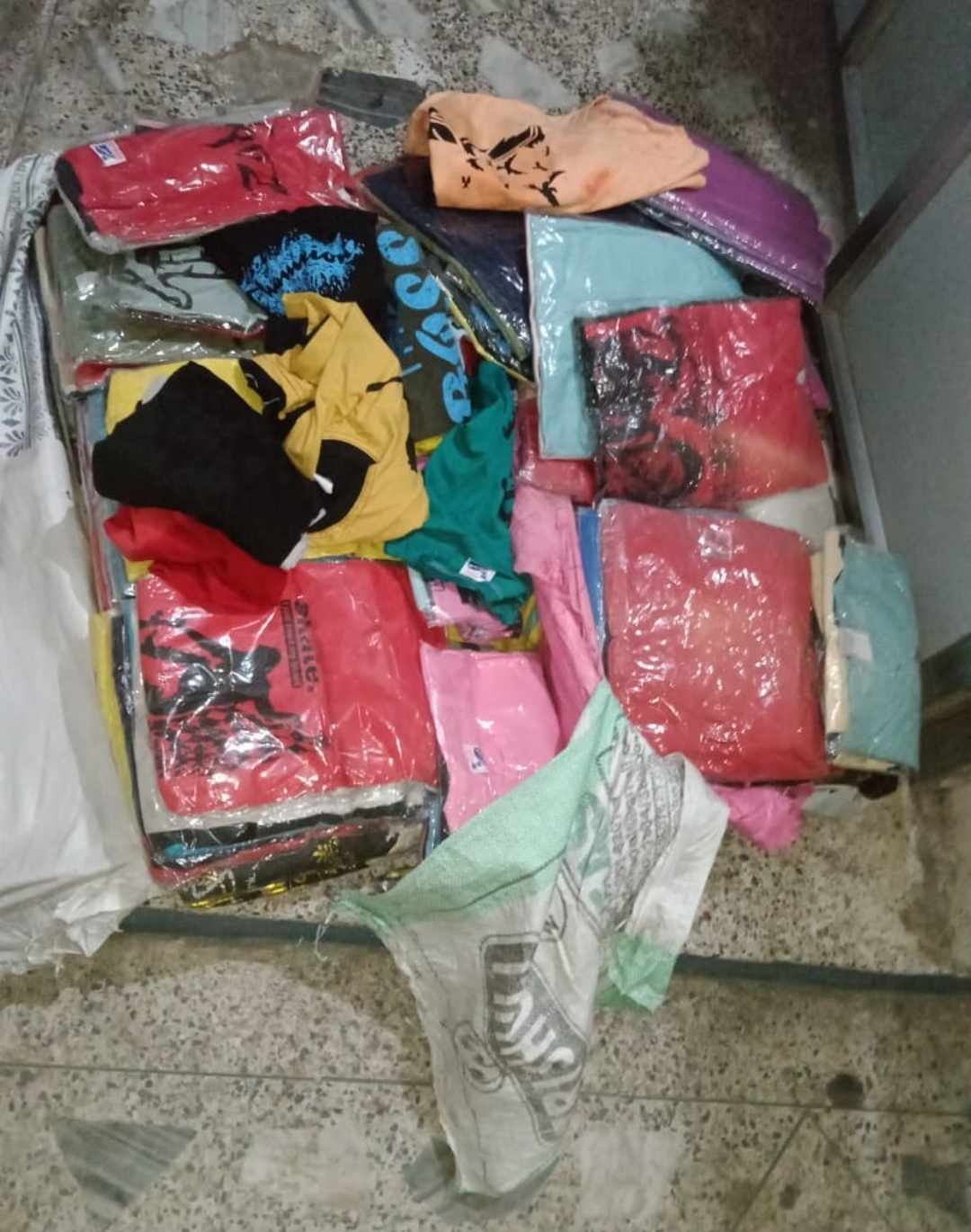 भन्सार छली चोरी पैठारी अबैध ल्याएको विभिन्न किसिमका सामानहरु पक्राउ