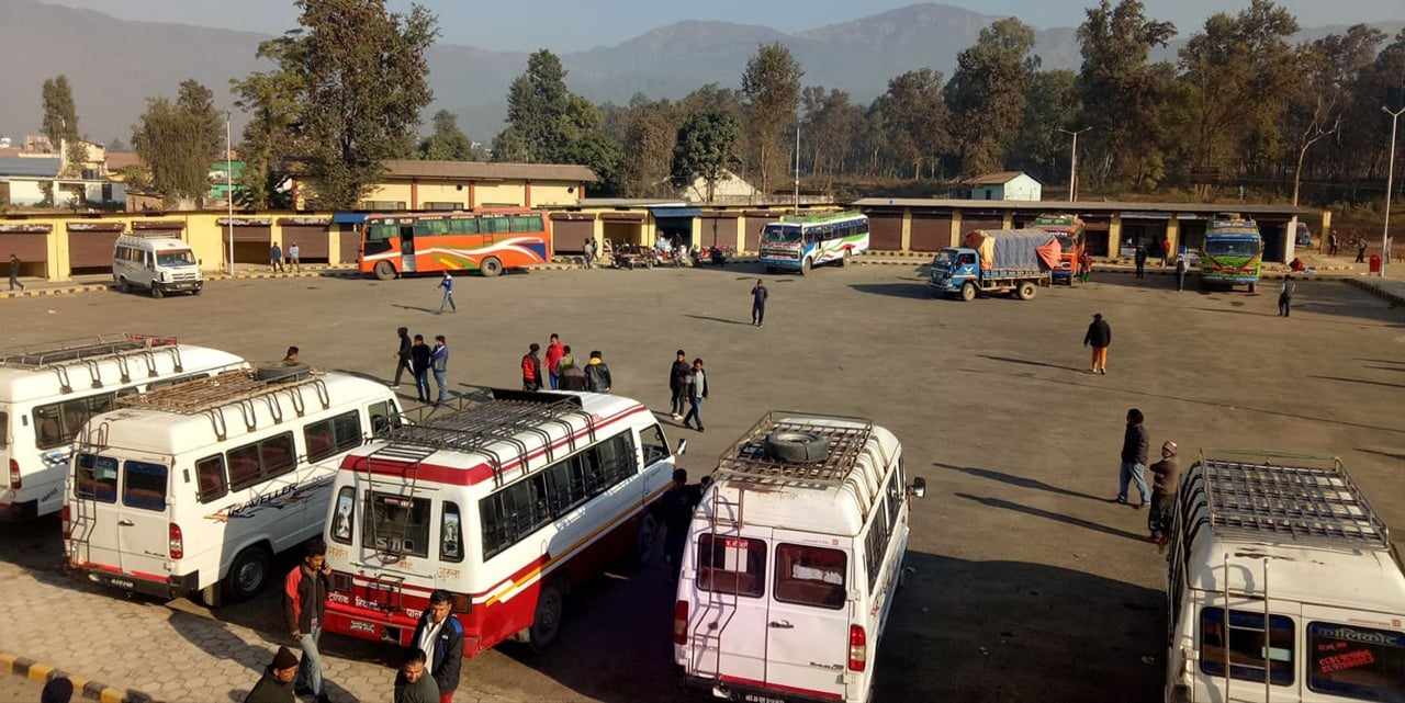 सुर्खेतको वीरेन्द्रनगरबाट छुट्ने बसहरुको टिकट अबदेखि अनलाइनबाट काट्न शुरु