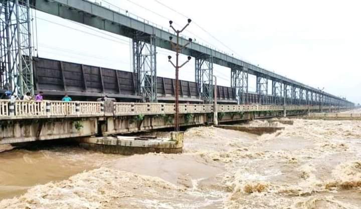 लगातारको बर्षाको कारण सप्तकोशी नदीको ब्यारेजका सबै ढोका खुला