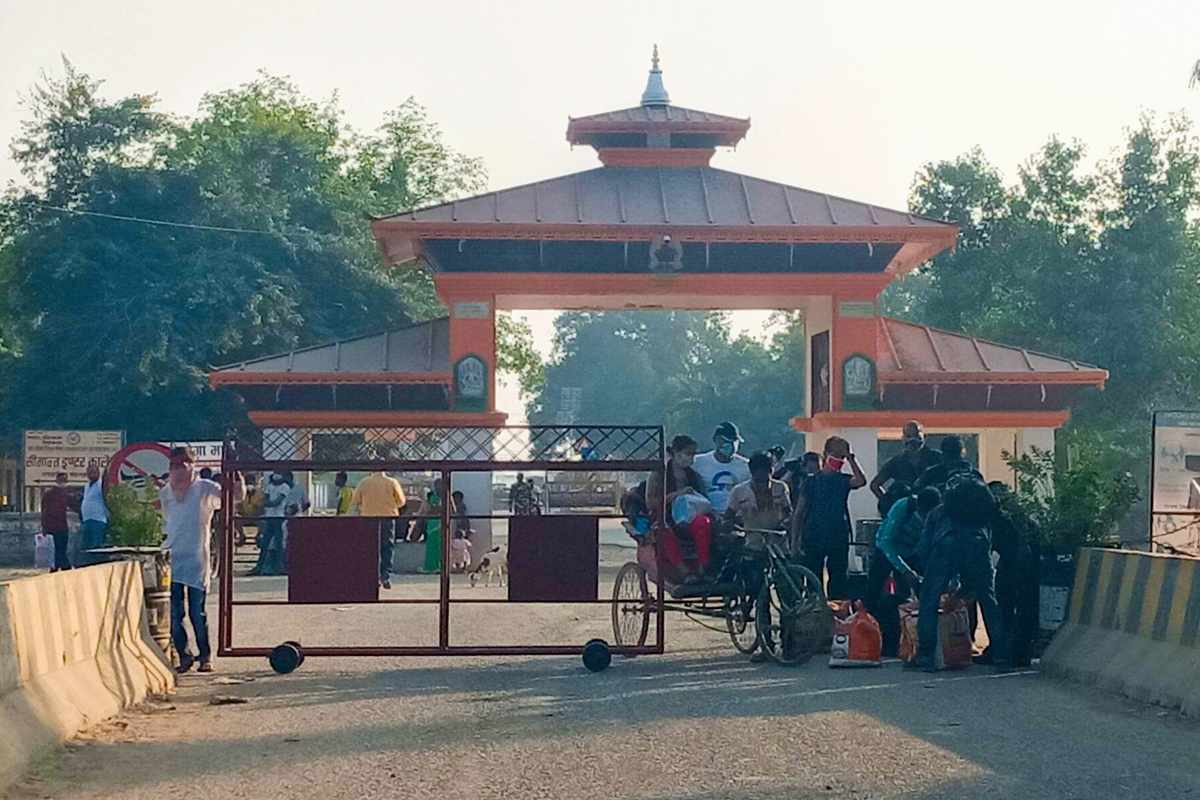 भारतसँगको सीमा नाकाबाट अवैध कुखुरा आयात रोक्न गृह मन्त्रालयको निर्देशन