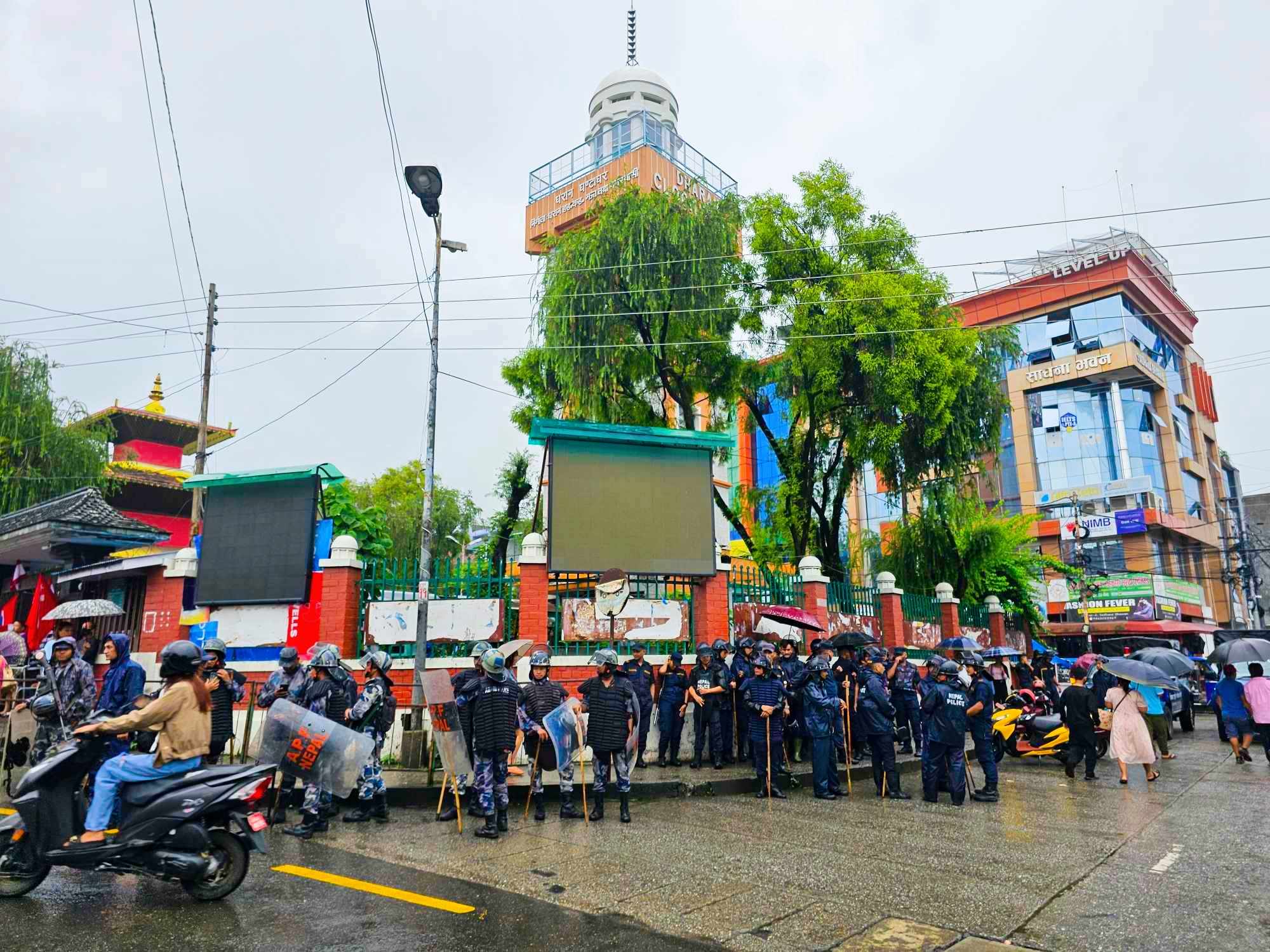 शुक्रबार १२ रातिदेखि २४ घण्टाका लागि धरानमा लगाइएको निषेधाज्ञा हटाईयो