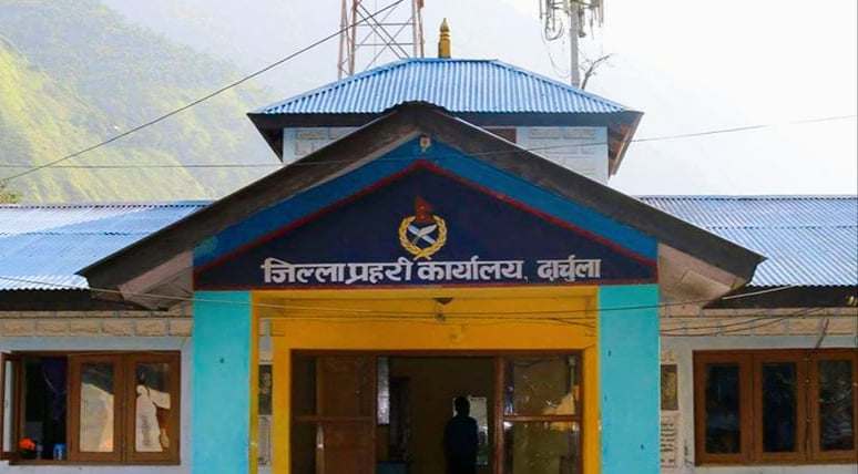 नेपाली सेनामा जागिर लगाइ दिन्छु भन्दै १५ लाख ठग्ने ८ जना पक्राउ