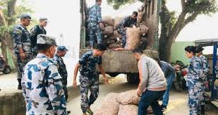 सशस्त्र प्रहरीले ४ करोड बढीको अवैध सामान पक्राउ गरि भैरहवा भन्सारमा बुझायो