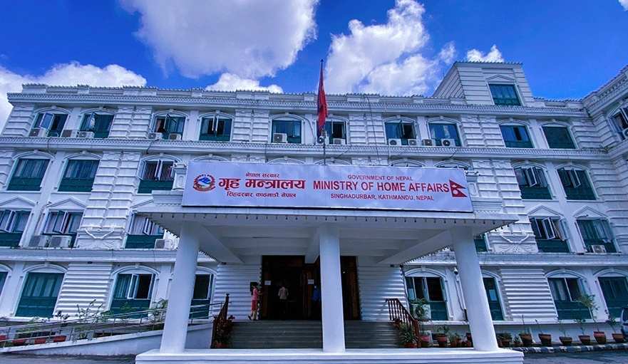 गृह-मन्त्रालयले नेपाल प्रहरीको ५ जना वरिष्ठ उपरीक्षक एसएसपीहरुको सरुवा