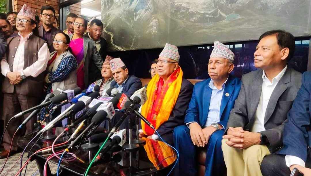 पूर्वप्रधानमन्त्री नेपालले आफू नभागेको प्रष्टीकरण दिँदै चुनौतीको सामना गर्न तयार