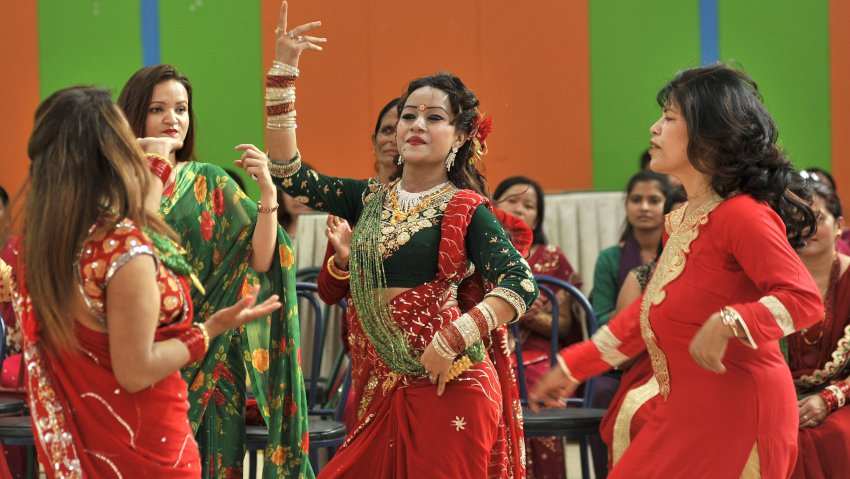 नेपालमा तीजको मौलिकता हराउँदै विकृतिहरु मौलाउँदै दरको नाममा रक्सी