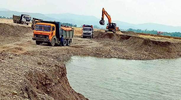 क्षेत्रबाट अवैध रूपमा हुने नदीजन्य पदार्थको उत्खननको कार्य रोकथाम गर्न गस्ती