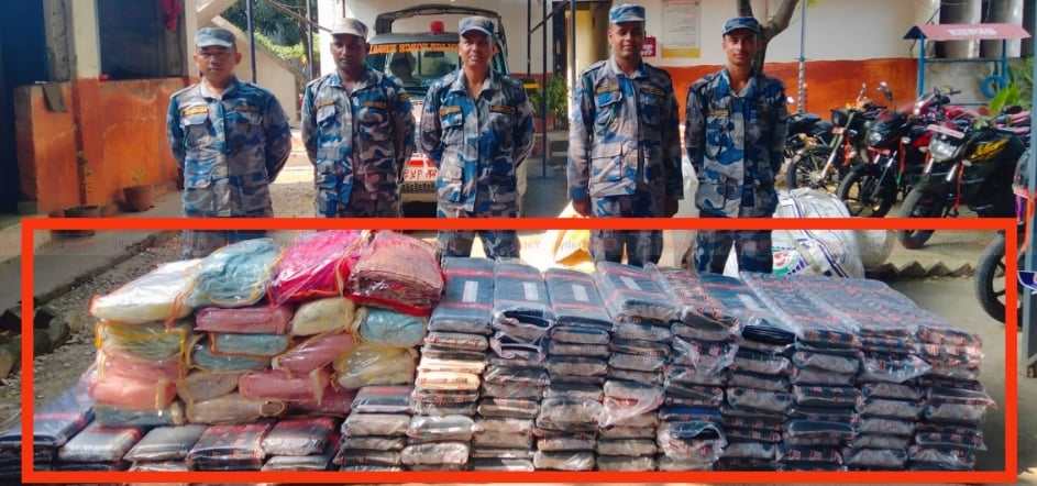 सशस्त्र प्रहरी बलले पर्साले ठूलो मात्रमा भन्सार छलीको लत्ताकपडाहरु पक्राउ