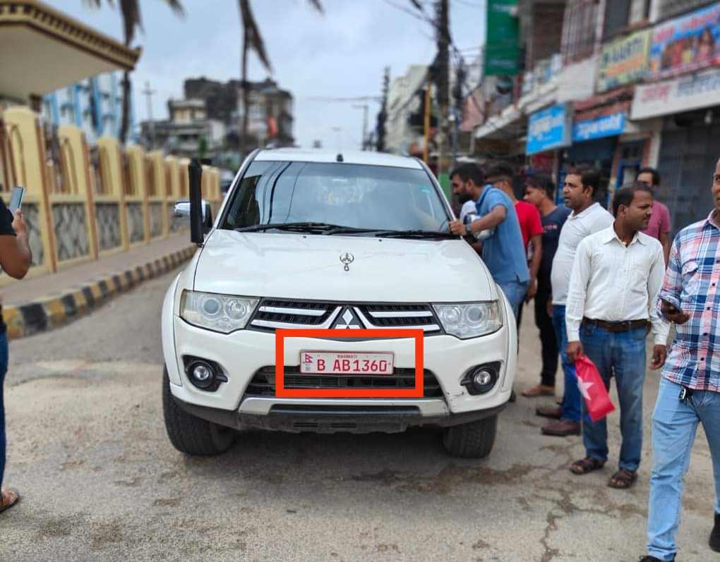 युवा संघ पर्साद्वारा सार्बजनिक बिदाको दिन पास बिना सरकारी सवारी साधनहरु नियन्त्रणमा