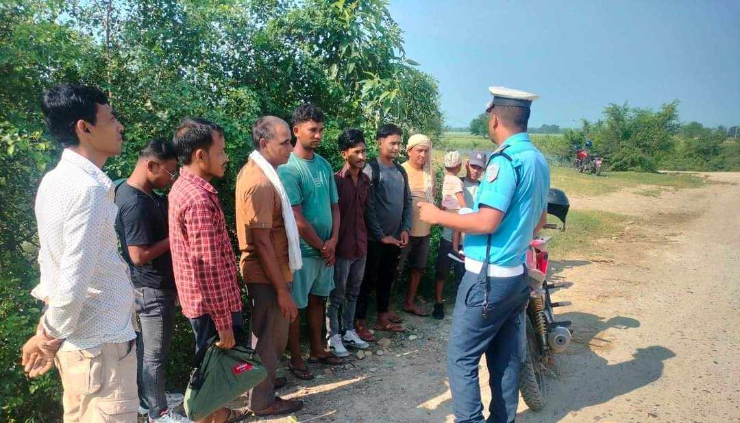 जिल्ला ट्राफिक बाँकेको निर्देशनमा विभिन्न ट्राफिक चेकपोस्टहरुमा दुर्घटना न्यूनीकरण अभियान
