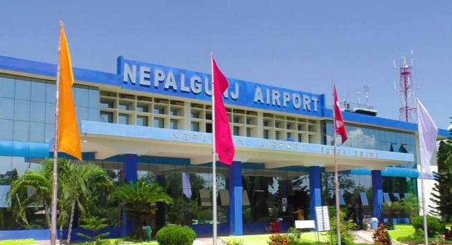 राजस्व कार्यालय तुलसीपुरका अधिकृत सापकोटा नेपालगन्ज विमानस्थलबाट २६ लाख नगदसहित पक्राउ