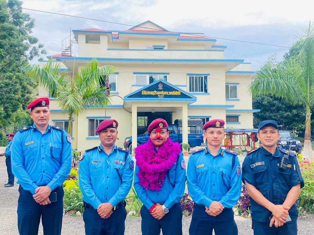 अर्घाखाँचीका प्रहरी प्रमुख डिएसपी मुकुन्द रिजालको अर्घाखाँची प्रहरीहरुद्वारा बिदाई