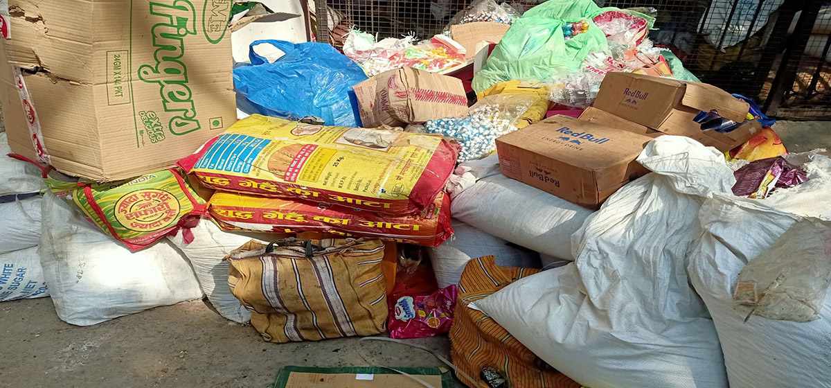 सशस्त्र प्रहरीले भन्सार छलीको ७ लाख २० हजार काजु र खाद्यान्न सामग्रीहरु पक्राउ