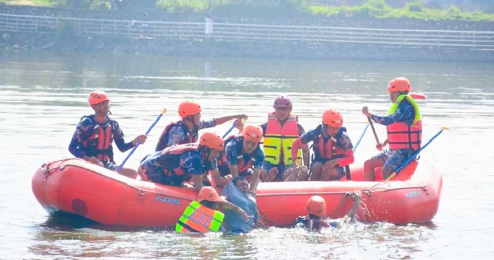 पानीमुनिको गहिराइमा पुगेर खोजर उद्धारमा गोताखोरको जनशक्ति थप्दै सशस्त्र प्रहरी