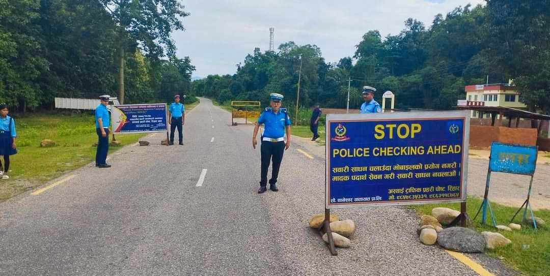 जिल्ला ट्राफिक दाङले राजमार्गको सडकहरुमा छड्के सवारी चेकजाँच