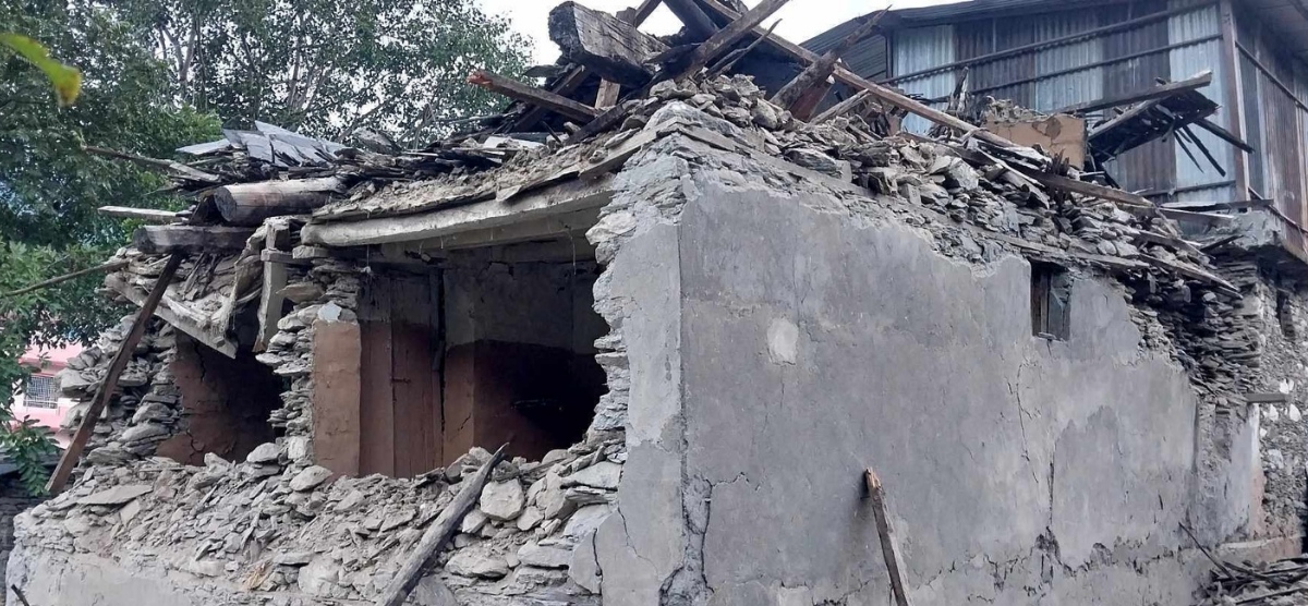 भूकम्पका कारण धादिङमा २० वटा घर भत्किए भने ७५ घर चर्किए