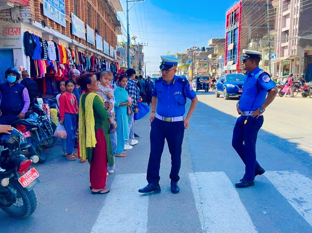 दशैमा हुन सक्ने सवारी दुर्घटनालाई रोक्न दाङ ट्राफिक प्रहरीको चेकजाँचलाई तिव्रता