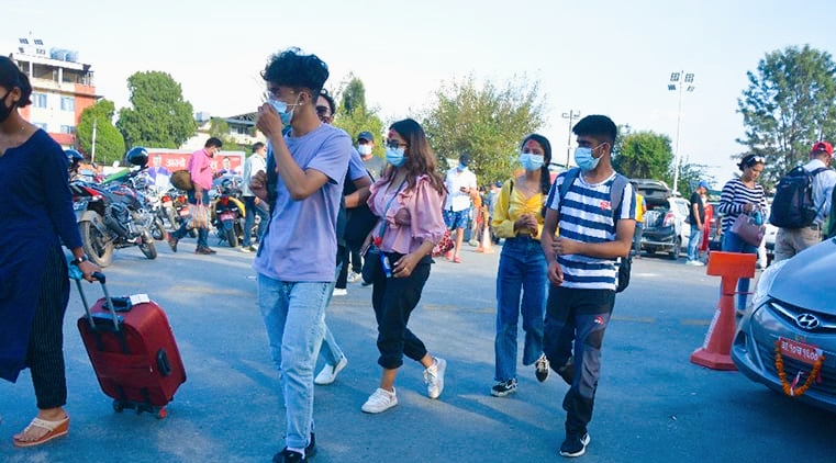 दसैँ मनाउन काठमाडौँ उपत्यका बाहिर गएकाहरु फर्कनेको भीड बढ्न थाल्यो