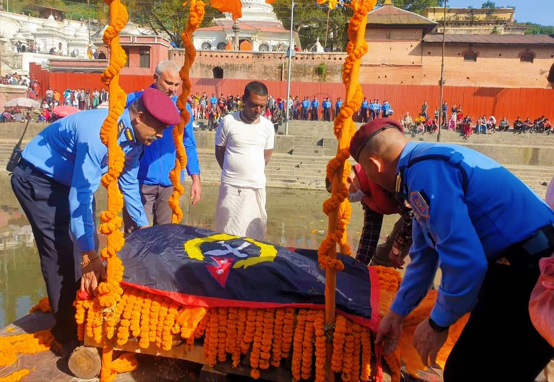 काठमाडौंमा डिउटीको बेला एक्कासि ढलेका वरिष्ठ हवल्दार कार्कीको निधन