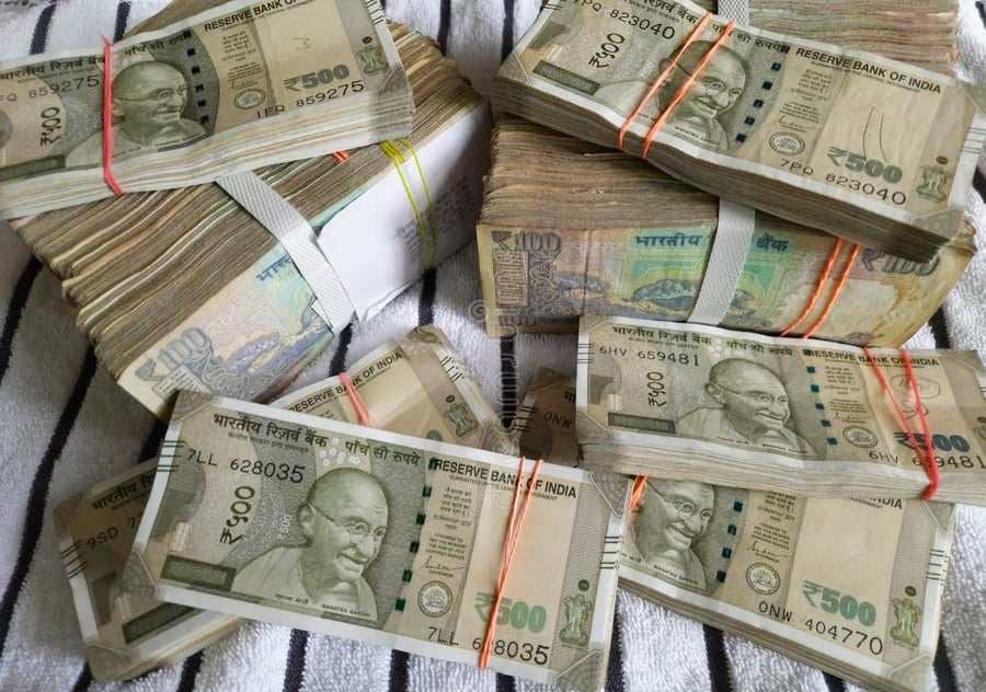 भारतबाट कमाएको भारु पैसा नचल्दा दसैँ कसरी मनाउने भन्ने चिन्तामा बाजुरा बासी