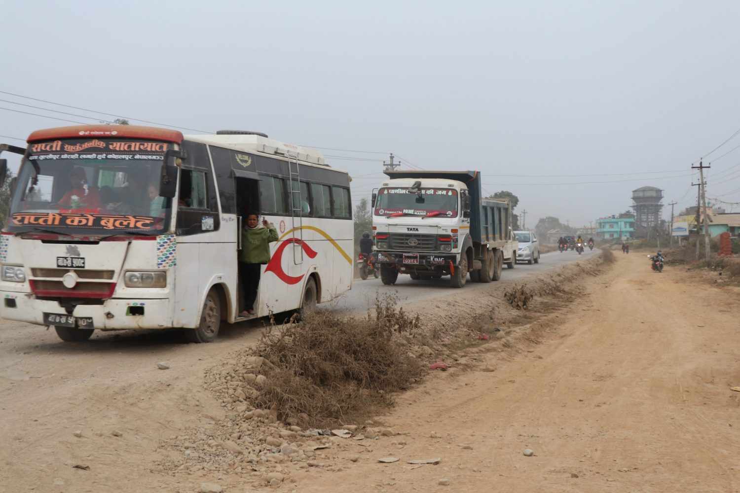 फोरलेन सडकको दुर्दशा : जनताले दुख पाए, सकिने बेलामा आधा काम