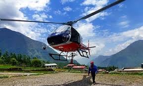 सोलुखुम्बुमा मनाङ एयरको हेलिकोप्टर दुर्घटना यात्रु कोही थिएनन पाइलट सुरक्षित