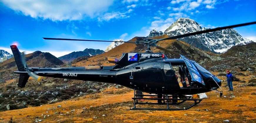 दुर्घटनामा परेका हेलिकप्टरका पाइलट प्रकाश सेढाईंलाई उपचारका लागि मुम्बई लगियो