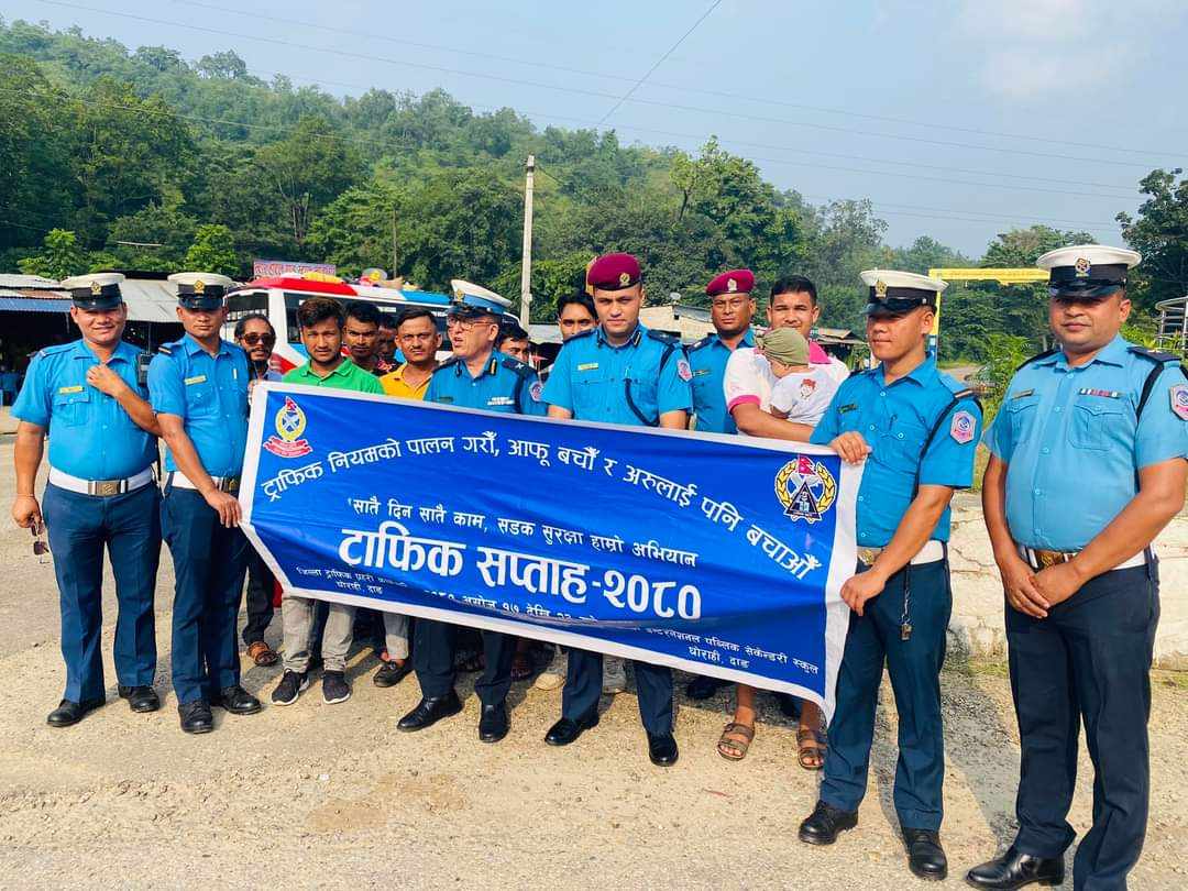 दाङ ट्राफिकले अमिलियामा सवारीसाधन हरुको चेकजाँच र चालकहरूको स्वस्थ्य परिक्षण