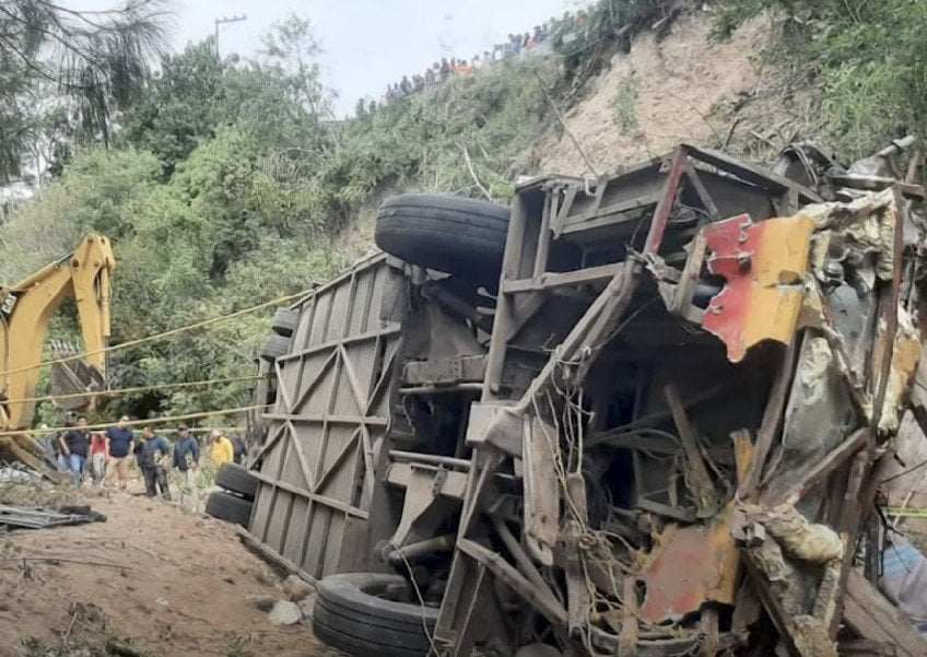 मेक्सिकोमा शुक्रबार भएको बस दुर्घटनामा १८ जनाको मृत्यु २७ जना घाइते