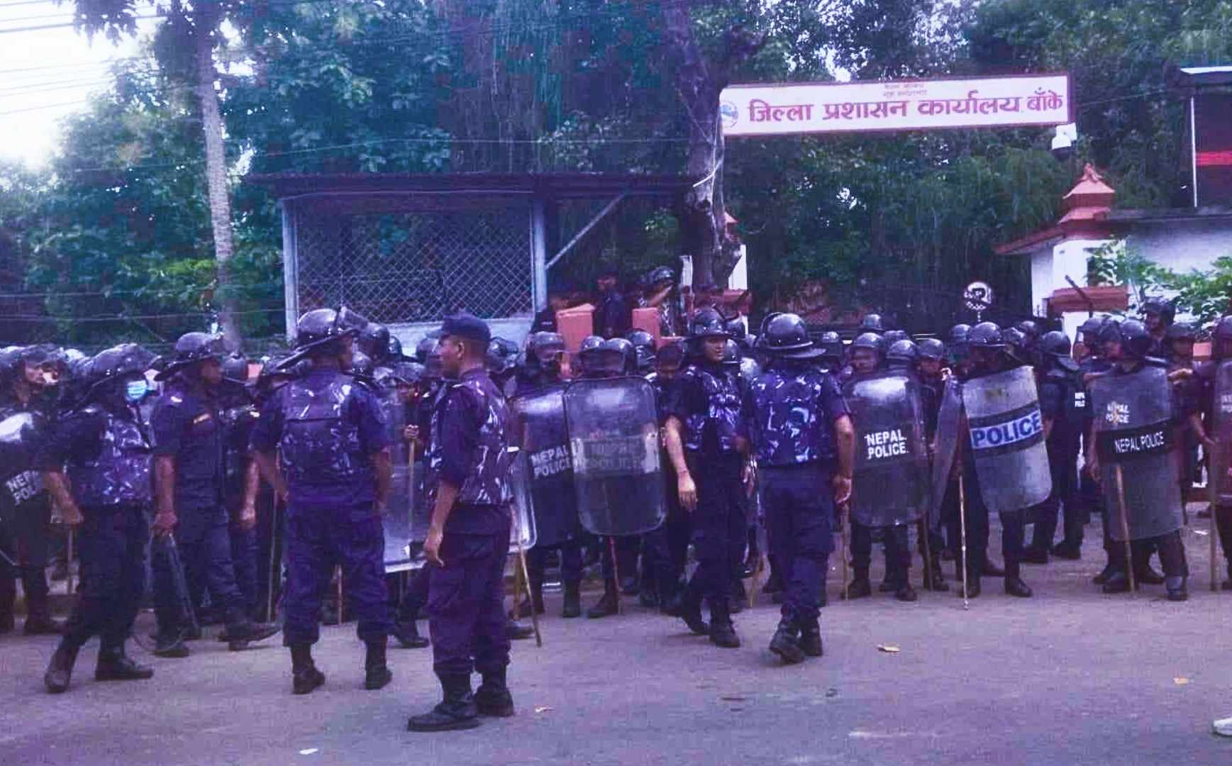 बाँके जिल्ला प्रशासनले नेपालगन्जमा लगाएको कर्फ्यु र निषेधाज्ञा सबै हटायो
