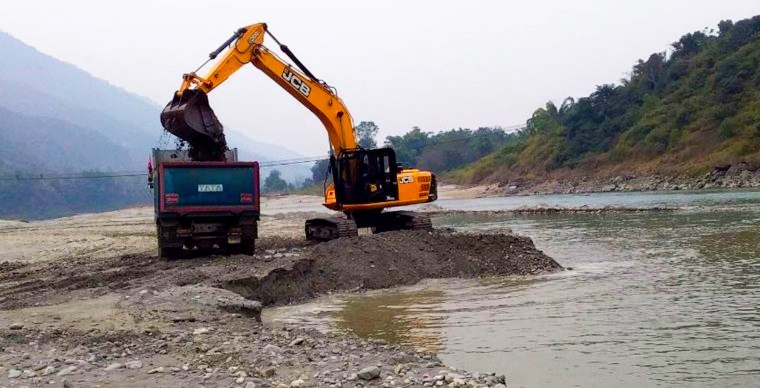 दाङमा नदीजन्य पदार्थको अत्यधिक दोहन हुँदा लक्ष्य अनुसारको राजस्व उठेको छैन?