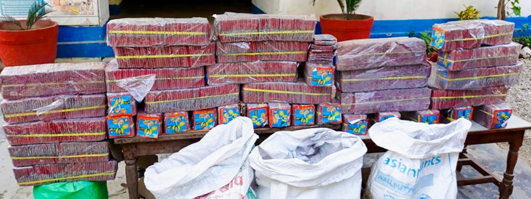 कपिलवस्तु प्रहरीले लाखौं रुपैयाँको नेपालम प्रतिबन्धत पटाकाहरु पक्राउ