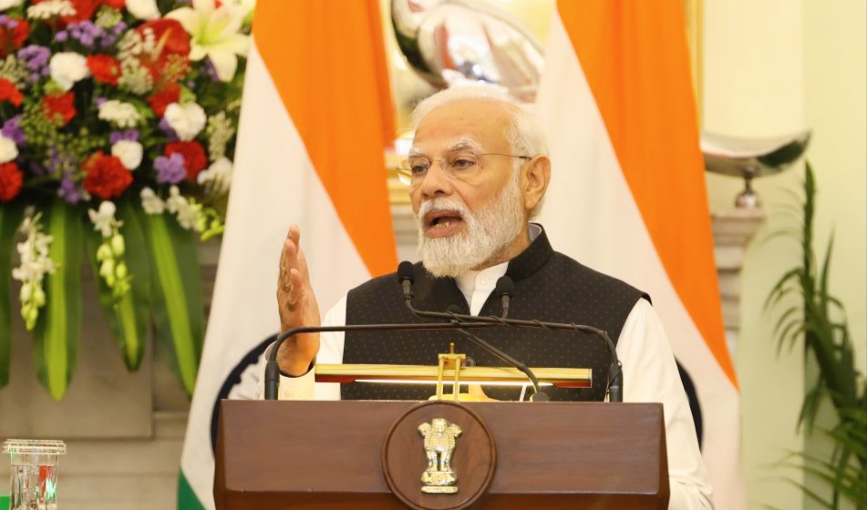 भारतीय प्रधानमन्त्री नरेन्द्र मोदीले नेपालमा भूकम्पले पुर्‍याएको क्षतिप्रति दुख व्यक्त गर्दै आवश्यक सहयोग गर्न तयार