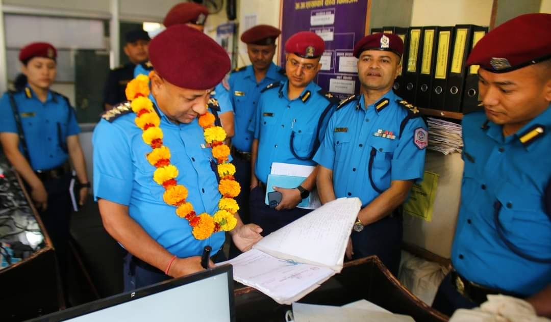 जिल्ला प्रहरी दाङको निरीक्षणमा वरिष्ठ उपरीक्षक एसएसपी दिपककुमार बस्नेत  (सागर थापा)