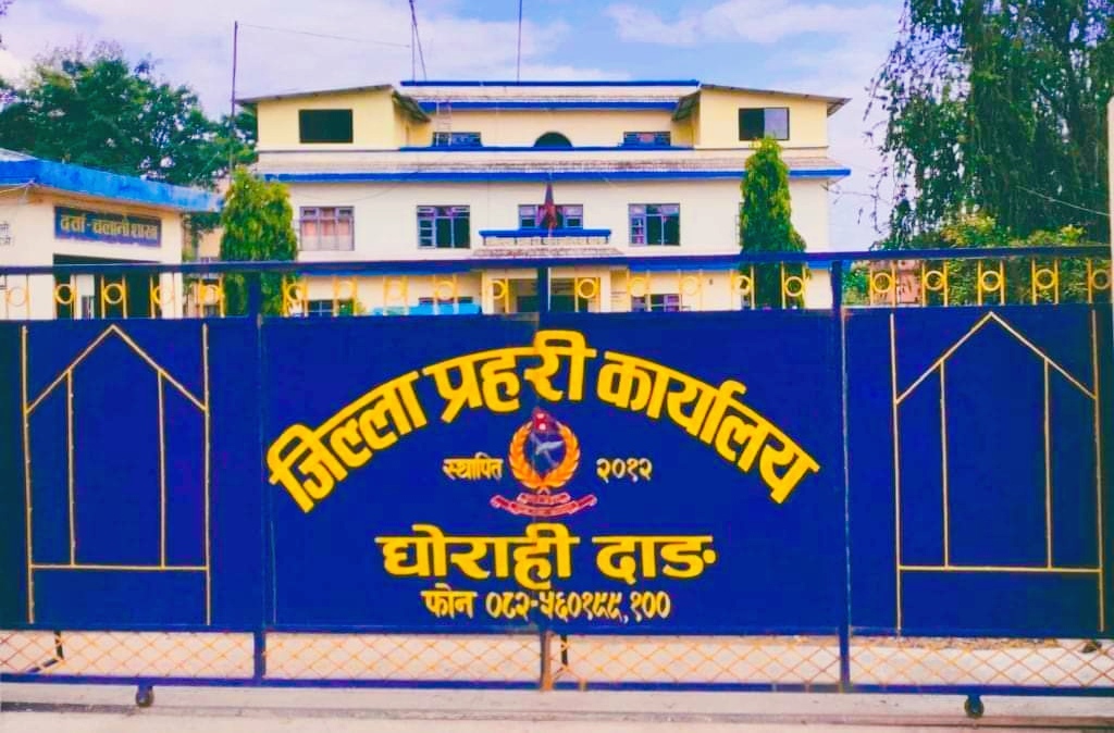 दाङ प्रहरीले विभिन्न हातहतियारसहित दुई जना पक्राउ