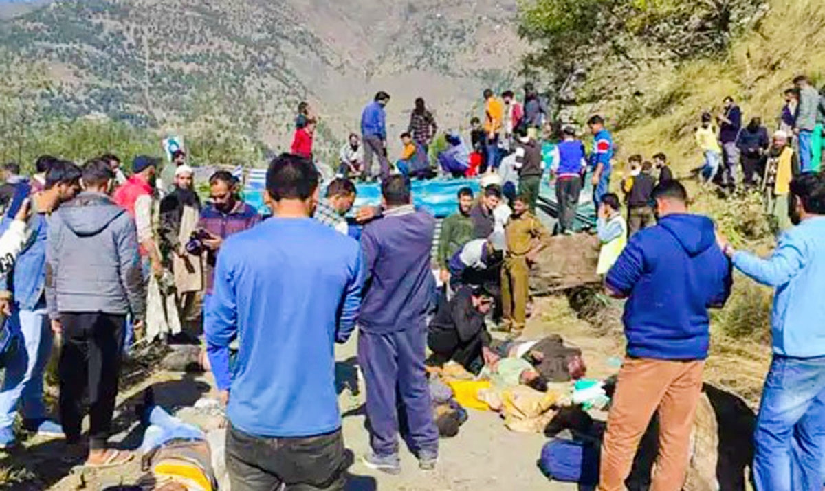 भारतको जम्मुकश्मिरमा बस दुर्घटना मृत्यु हुनेको संख्या ३९ जना १७ जना घाइते