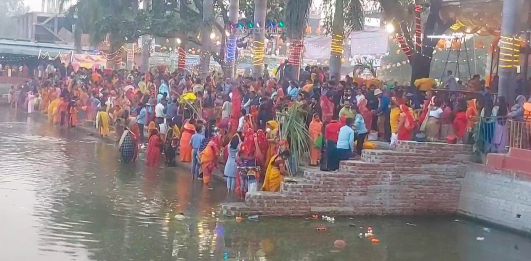 नेपालगन्ज बागेश्वरी मन्दिरमा सूर्यको पूजा आराधनासहित यस वर्षको छठ पर्वको समापन