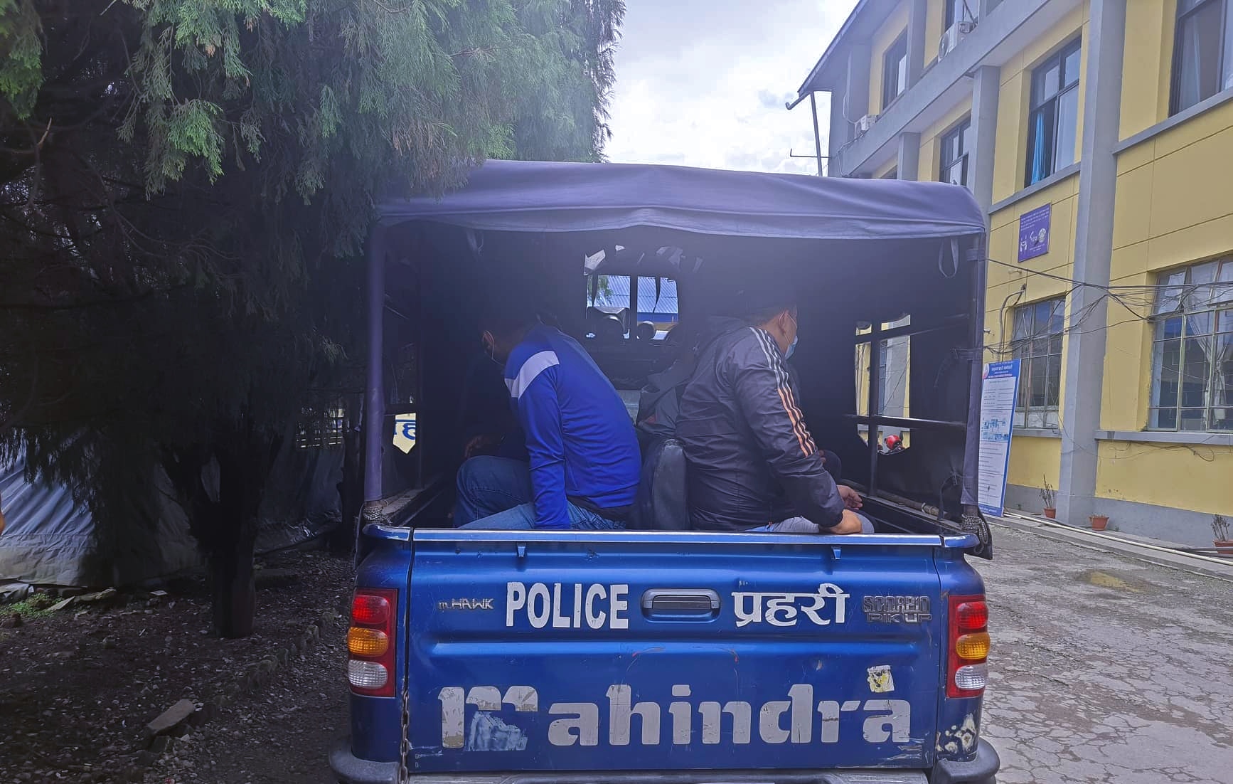 रसुवामा थुनुवालाई भगाएको आरोपमा २ जना प्रहरीलाई कारागार चलान
