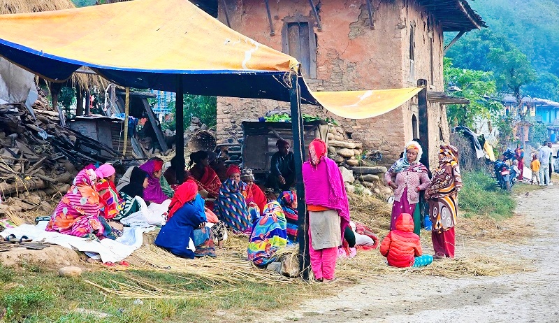 भूकम्प प्रभावितलाई हटाउन डिभिजन वन कार्यालय चितवनले प्रक्रिया सुरु गर्‍यो