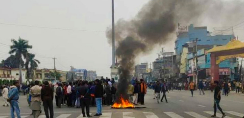 पीडित परिवारलाई उचित क्षतिपूर्ति र चालकलाई कार्वाहीको मागसहित अवरुद्ध सडक खुल्यो