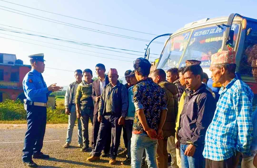 बाँके ट्राफिक प्रहरीको निर्देशनमा विभिन्न स्थानहरुमा दुर्घटना न्यूनीकरण अभियान नियमित जारी