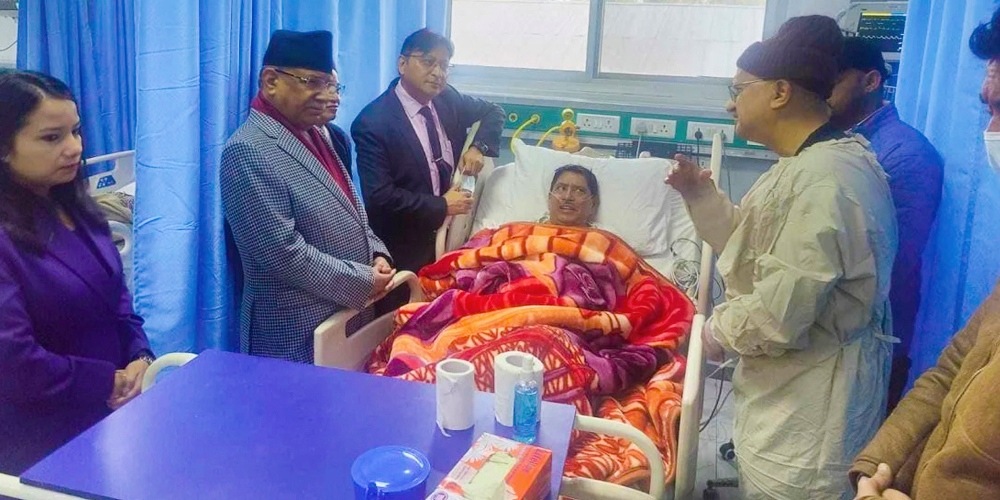 प्रधानमन्त्री दाहाल गृहमन्त्री श्रेष्ठलाई भेट्न सहिद गङ्गालाल राष्ट्रिय हृदय केन्द्र पुगे