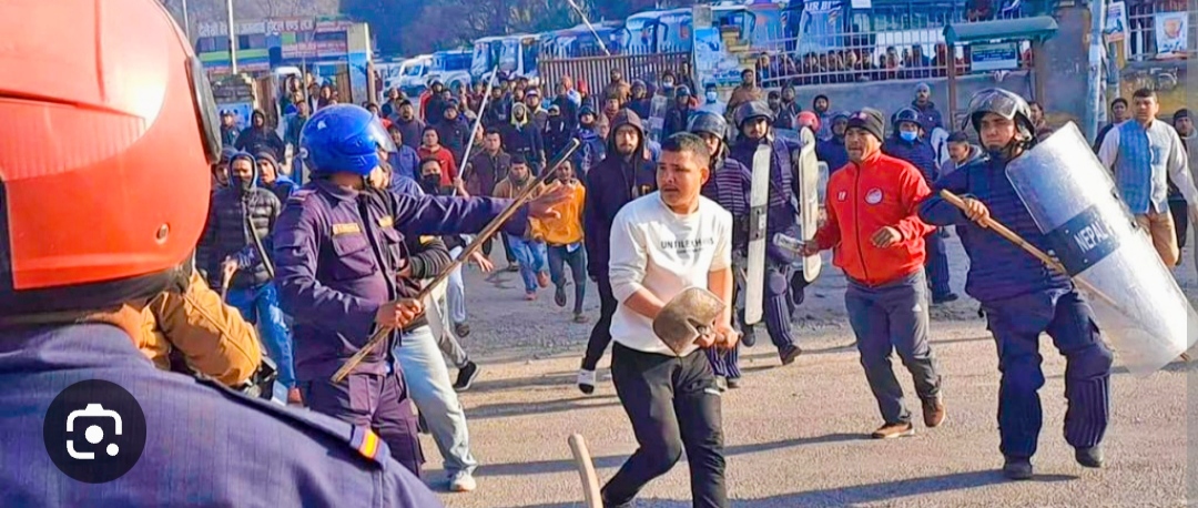 ट्रकको ठक्करबाट महिलाको मृत्यु सडक अवरुद्ध नागढुंगामा स्थानीय र प्रहरीबीच झडप