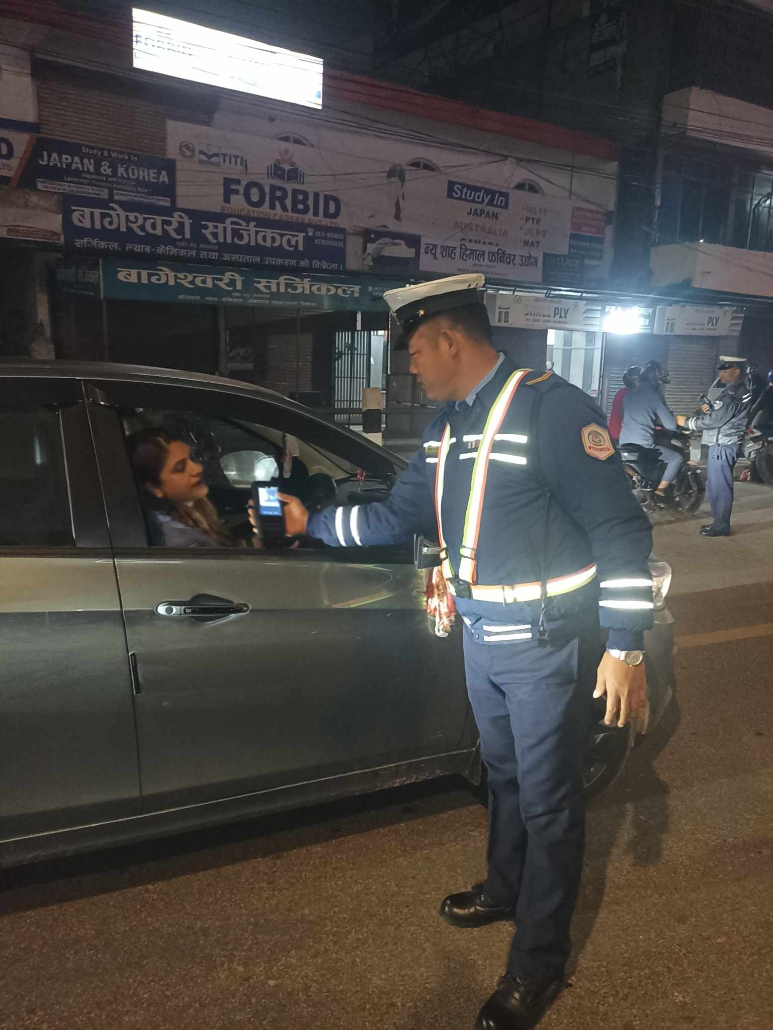 बाँके ट्राफिकले  दुर्घटना रोक्न मापसे केन्द्रित सडक चेकजाँचलाई तीब्र